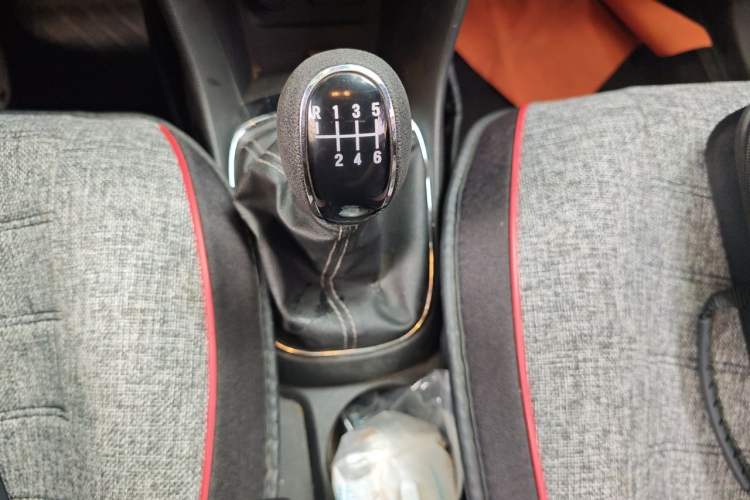 Used Buick Encore 2013 1.4T Manual Two-Wheel Drive Entry Model Gear Lever