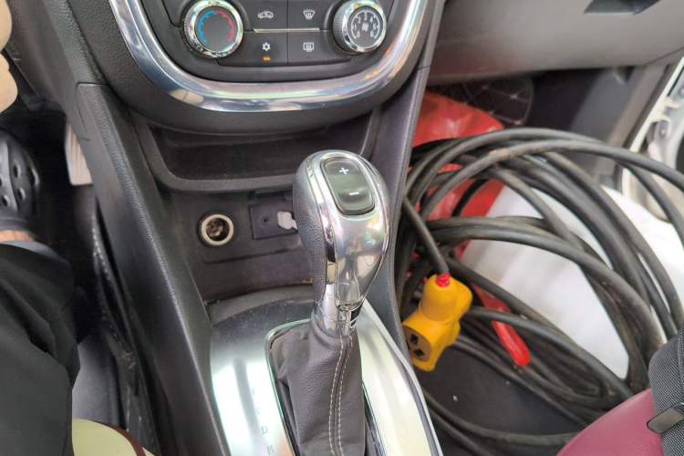 Used Buick Encore 2013 1.4T Automatic Two-Wheel Drive Elite Model Gear Lever