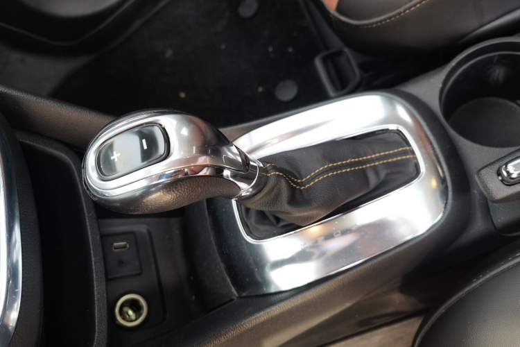 Used Buick Encore 2013 1.4T Automatic Two-Wheel Drive Leading Model Gear Lever
