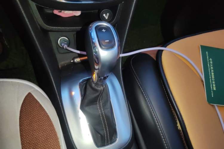 Used Buick Encore 2013 1.4T Automatic Two-Wheel Drive Leading Model Gear Lever