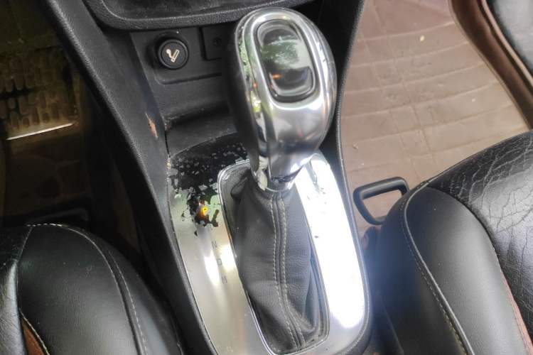 Used Buick Encore 2013 1.4T Automatic Two-Wheel Drive Leading Model Gear Lever
