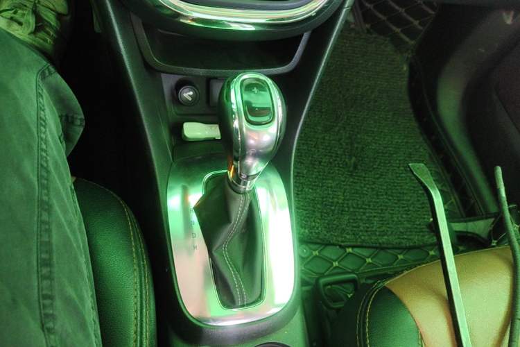 Used Buick Encore 2013 1.4T Automatic Two-Wheel Drive Elite Model Gear Lever