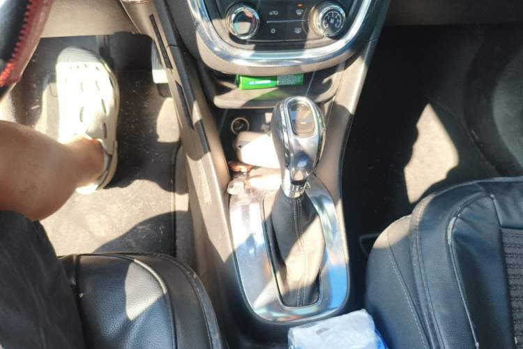 Used Buick Encore 2013 1.4T Automatic Two-Wheel Drive Elite Model Gear Lever