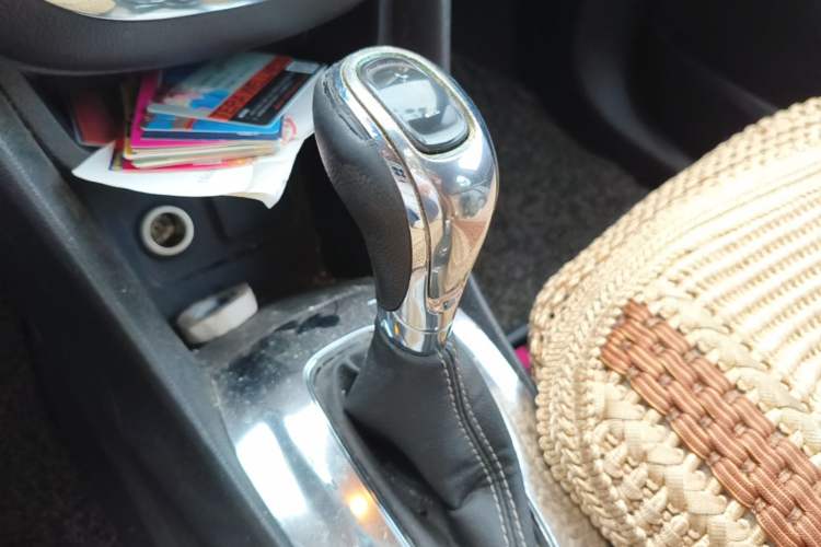 Used Buick Encore 2013 1.4T Automatic All-Wheel Drive Flagship Edition Gear Lever