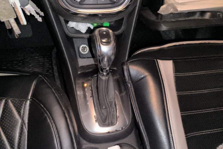 Used Buick Encore 2013 1.4T Automatic Two-Wheel Drive Elite Model Gear Lever