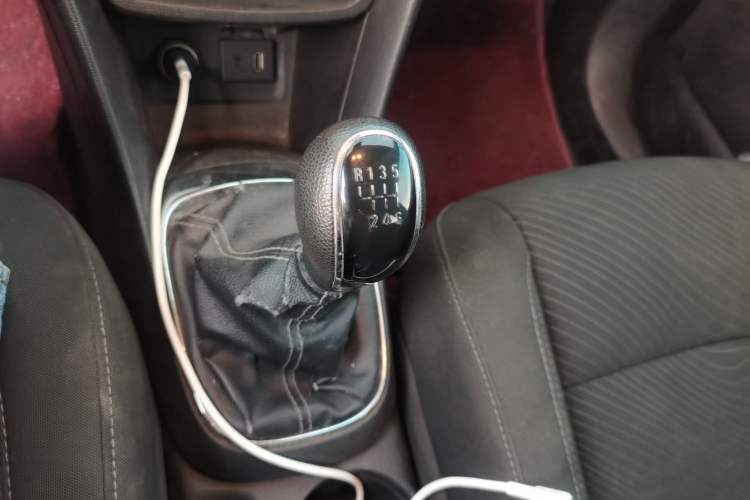 Used Buick Encore 2013 1.4T Manual Two-Wheel Drive Entry Model Gear Lever