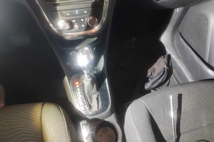 Used Buick Encore 2013 1.4T Automatic Two-Wheel Drive Elite Model Gear Lever