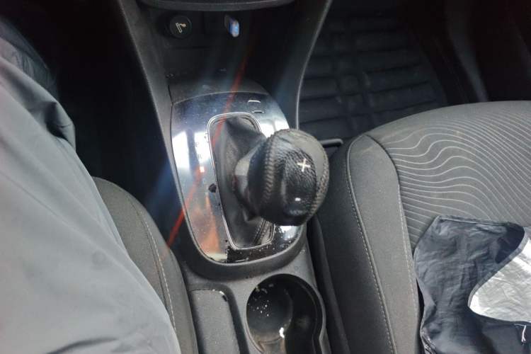 Used Buick Encore 2013 1.4T Automatic Two-Wheel Drive Elite Model Gear Lever