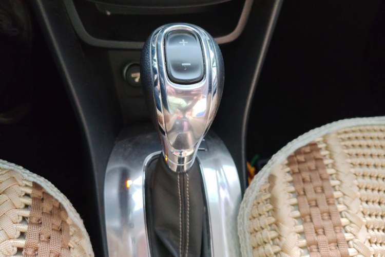 Used Buick Encore 2013 1.4T Automatic Two-Wheel Drive Elite Model Gear Lever