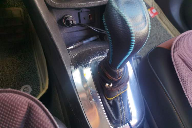 Used Buick Encore 2013 1.4T Automatic Two-Wheel Drive Leading Model Gear Lever