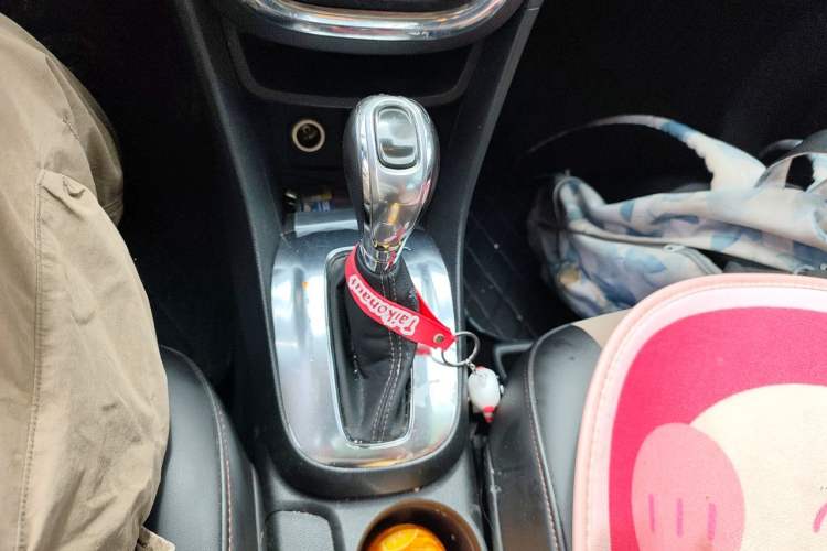 Used Buick Encore 2013 1.4T Automatic Two-Wheel Drive Leading Model Gear Lever