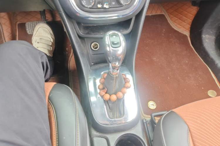 Used Buick Encore 2013 1.4T Automatic Two-Wheel Drive Leading Model Gear Lever