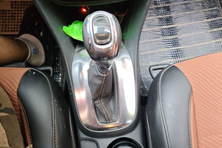 Used Buick Encore 2013 1.4T Automatic Two-Wheel Drive Leading Model Gear Lever