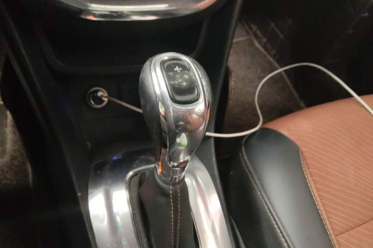 Used Buick Encore 2013 1.4T Automatic Two-Wheel Drive Leading Model Gear Lever