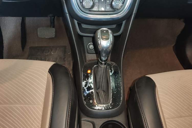 Used Buick Encore 2013 1.4T Automatic Two-Wheel Drive Leading Model Gear Lever