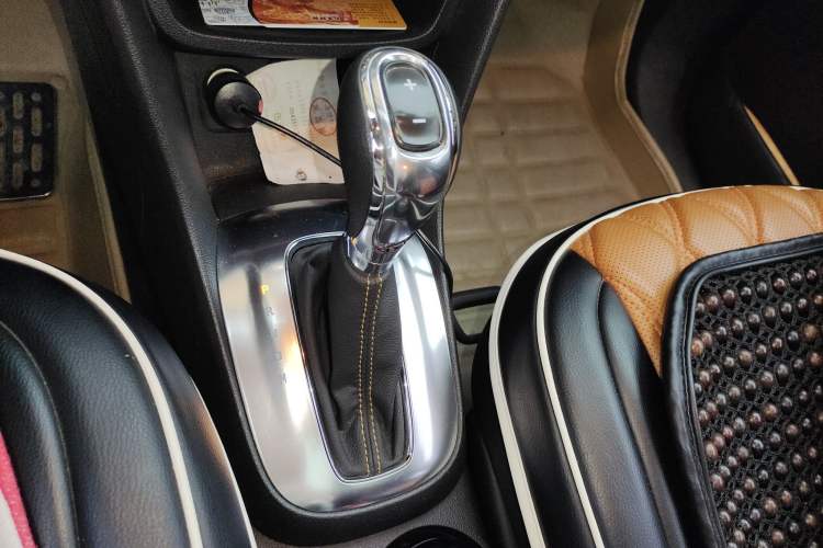 Used Buick Encore 2013 1.4T Automatic Two-Wheel Drive Leading Model Gear Lever