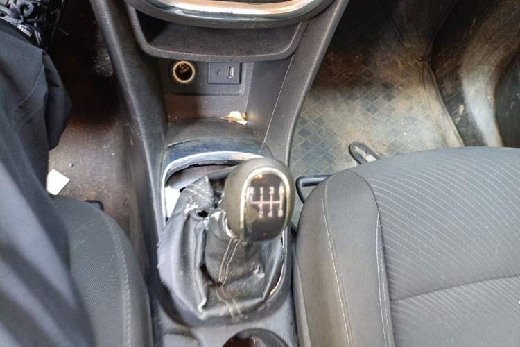 Used Buick Encore 2013 1.4T Manual Two-Wheel Drive Entry Model Gear Lever