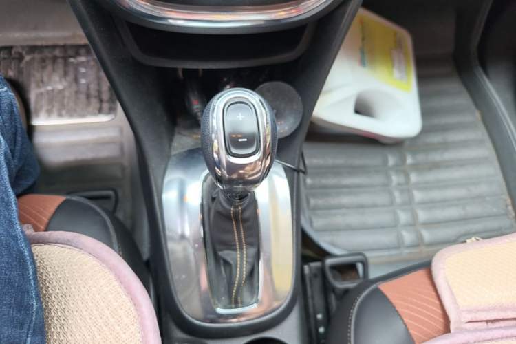 Used Buick Encore 2013 1.4T Automatic Two-Wheel Drive Leading Model Gear Lever