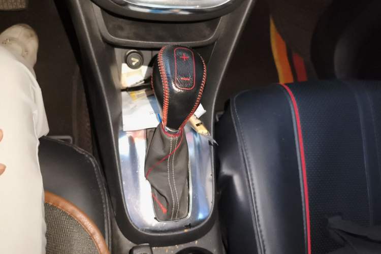 Used Buick Encore 2013 1.4T Automatic Two-Wheel Drive Elite Model Gear Lever