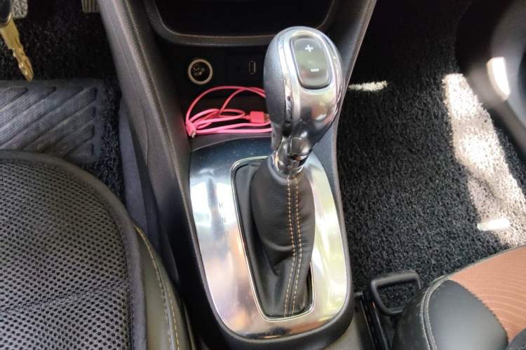 Used Buick Encore 2013 1.4T Automatic Two-Wheel Drive Leading Model Gear Lever