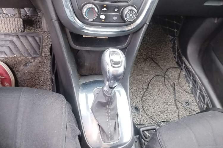 Used Buick Encore 2013 1.4T Automatic Two-Wheel Drive Elite Model Gear Lever