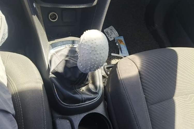 Used Buick Encore 2013 1.4T Manual Two-Wheel Drive Entry Model Gear Lever