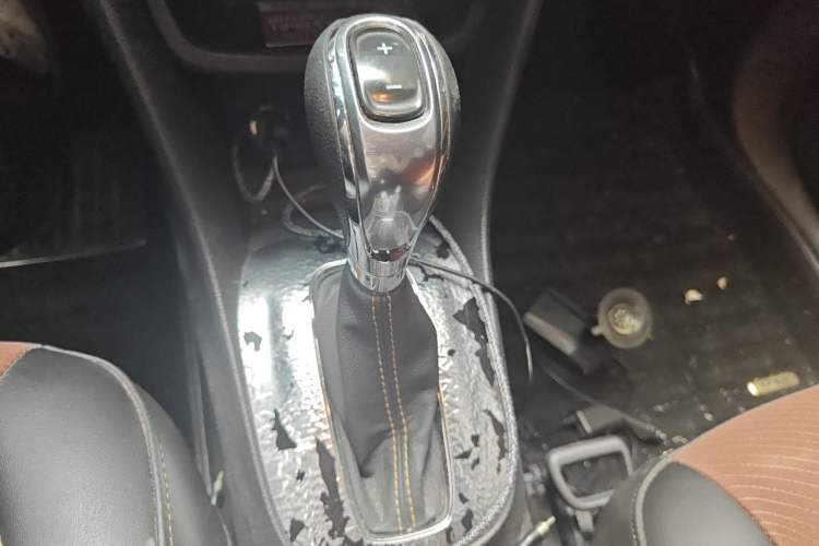 Used Buick Encore 2013 1.4T Automatic Two-Wheel Drive Leading Model Gear Lever