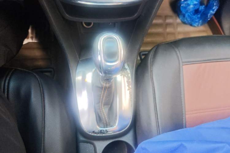 Used Buick Encore 2013 1.4T Automatic Two-Wheel Drive Leading Model Gear Lever