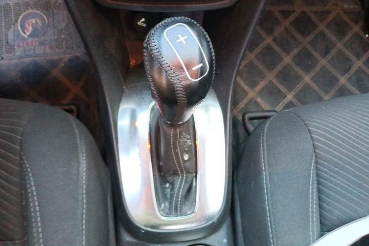 Used Buick Encore 2013 1.4T Automatic Two-Wheel Drive Elite Model Gear Lever