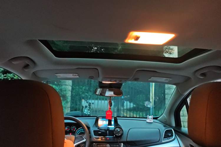 Used Buick Encore 2013 1.4T Automatic Two-Wheel Drive Elite Model Headliner