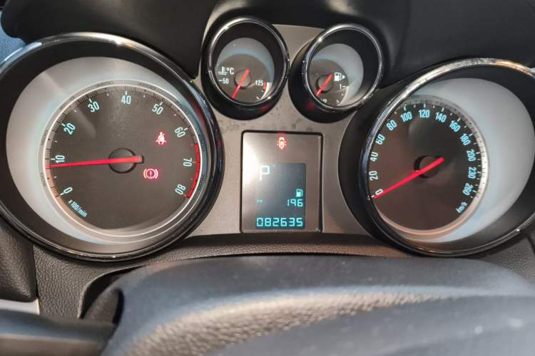 Used Buick Encore 2013 1.4T Automatic Two-Wheel Drive Elite Model Instrument Cluster