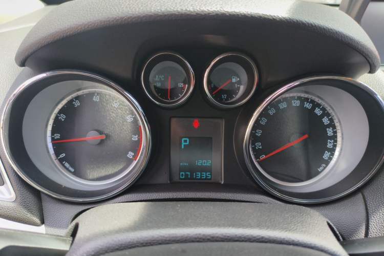 Used Buick Encore 2013 1.4T Automatic Two-Wheel Drive Elite Model Instrument Cluster