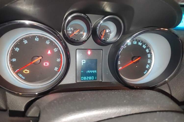 Used Buick Encore 2013 1.4T Automatic Two-Wheel Drive Elite Model Instrument Cluster
