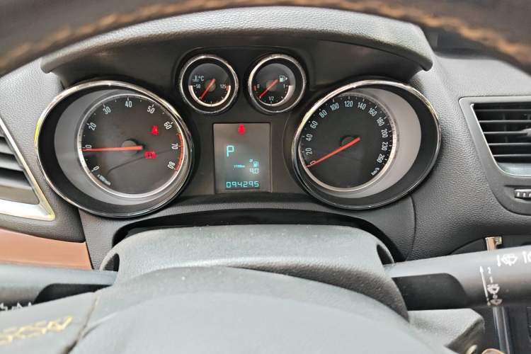 Used Buick Encore 2013 1.4T Automatic Two-Wheel Drive Leading Model Instrument Cluster