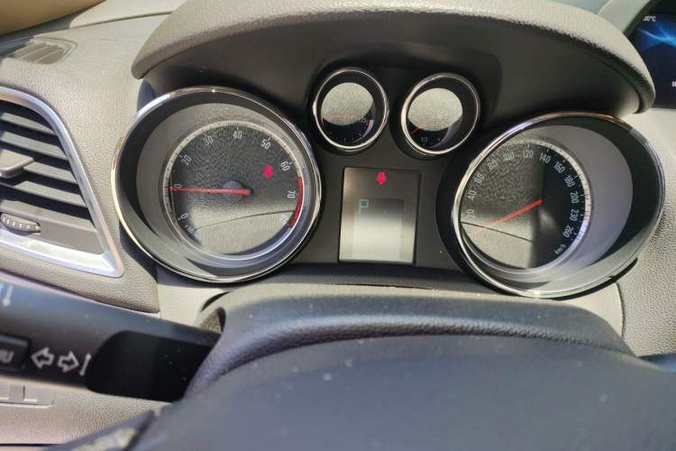 Used Buick Encore 2013 1.4T Automatic Two-Wheel Drive Leading Model Instrument Cluster