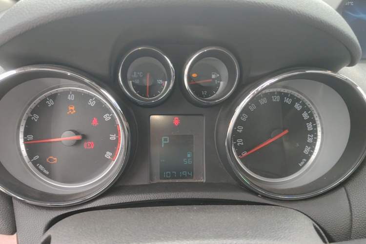 Used Buick Encore 2013 1.4T Automatic Two-Wheel Drive Leading Model Instrument Cluster