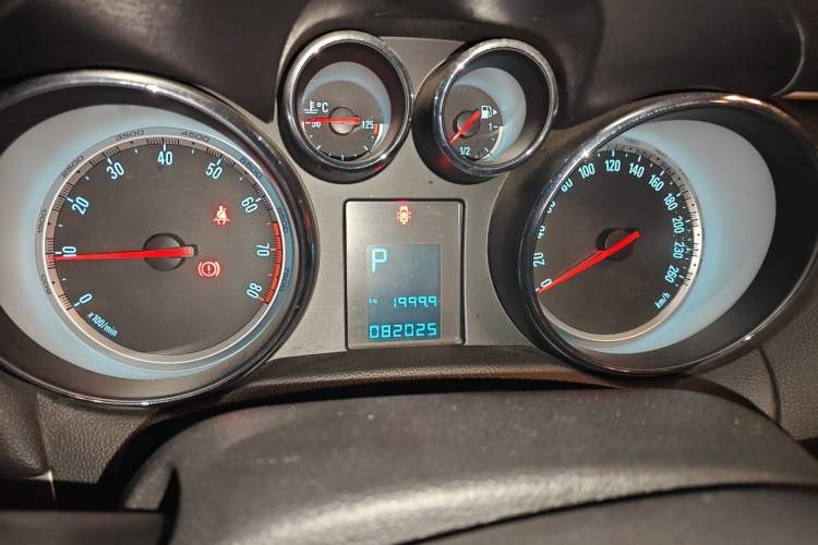 Used Buick Encore 2013 1.4T Automatic Two-Wheel Drive Elite Model Instrument Cluster