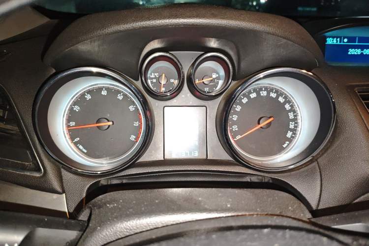 Used Buick Encore 2013 1.4T Automatic Two-Wheel Drive Elite Model Instrument Cluster