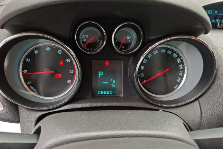 Used Buick Encore 2013 1.4T Automatic Two-Wheel Drive Elite Model Instrument Cluster