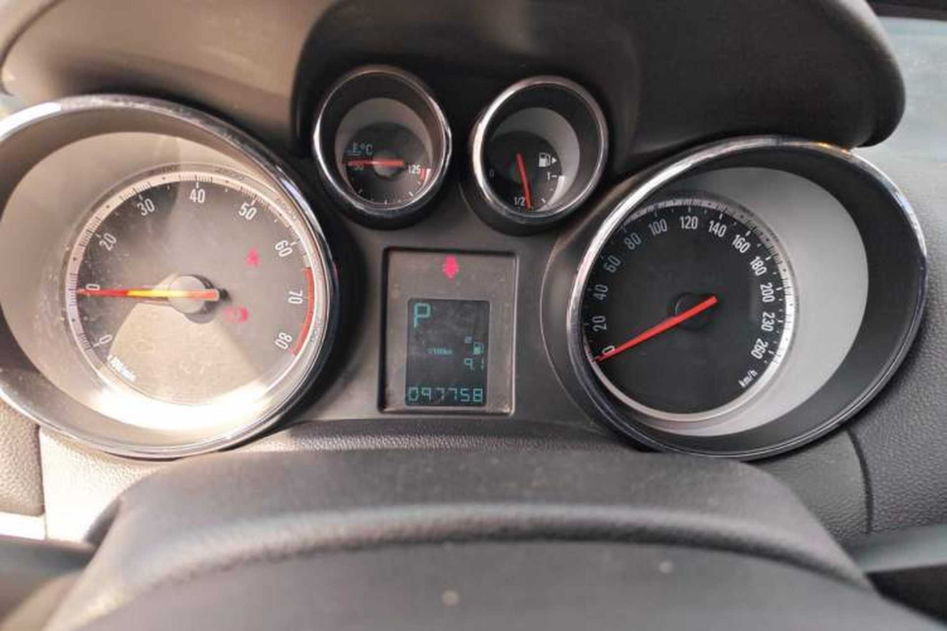 Used Buick Encore 2013 1.4T Automatic Two-Wheel Drive Elite Model Instrument Cluster