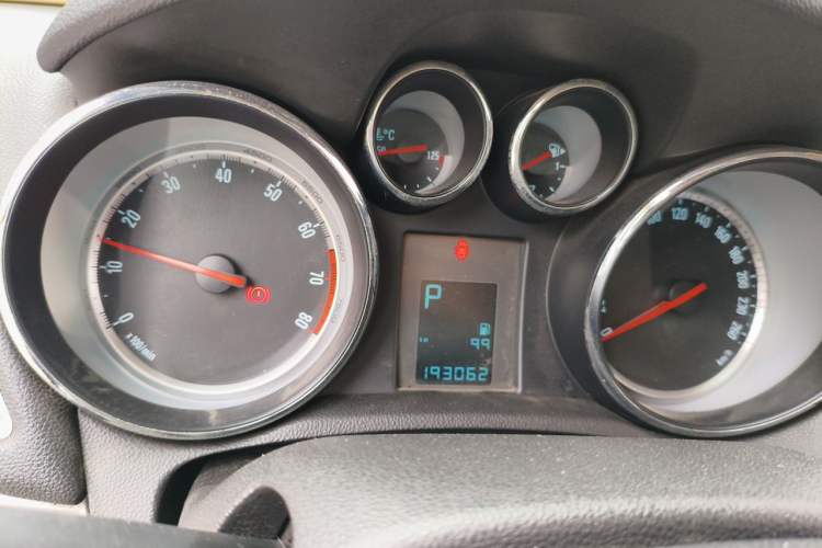 Used Buick Encore 2013 1.4T Automatic Two-Wheel Drive Elite Model Instrument Cluster