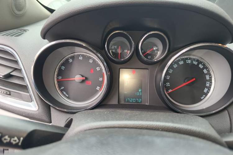 Used Buick Encore 2013 1.4T Automatic Two-Wheel Drive Elite Model Instrument Cluster