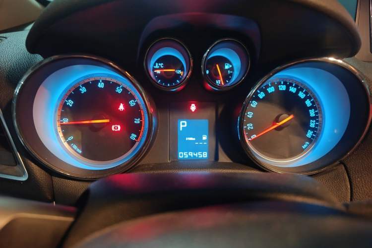 Used Buick Encore 2013 1.4T Automatic Two-Wheel Drive Elite Model Instrument Cluster
