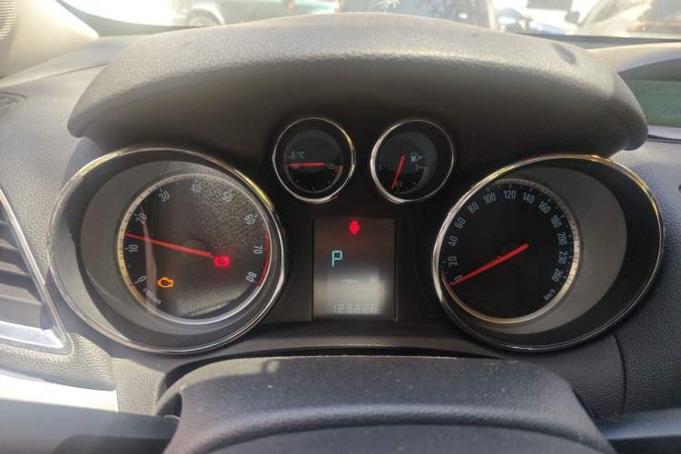 Used Buick Encore 2013 1.4T Automatic Two-Wheel Drive Elite Model Instrument Cluster