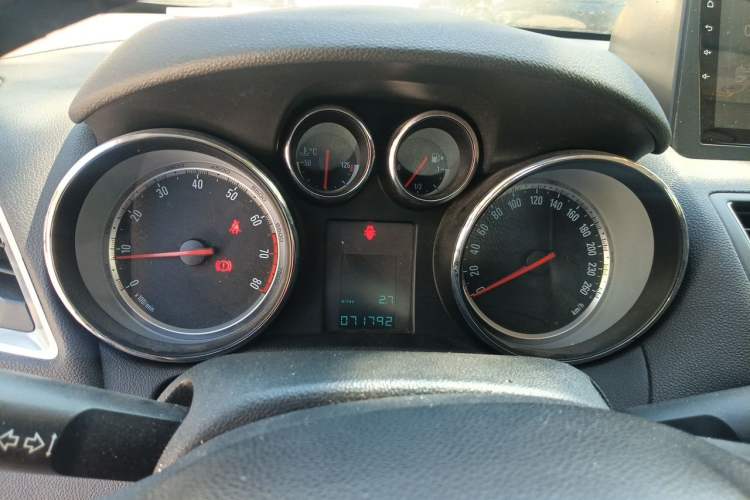 Used Buick Encore 2013 1.4T Manual Two-Wheel Drive Entry Model Instrument Cluster