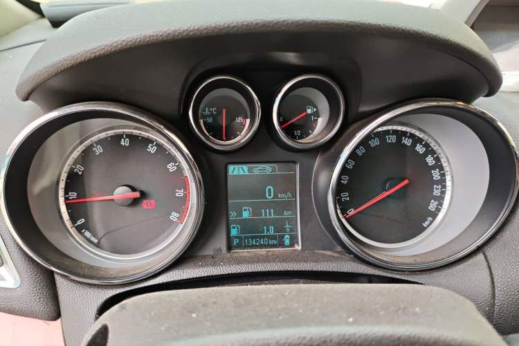 Used Buick Encore 2013 1.4T Automatic All-Wheel Drive Flagship Edition Instrument Cluster