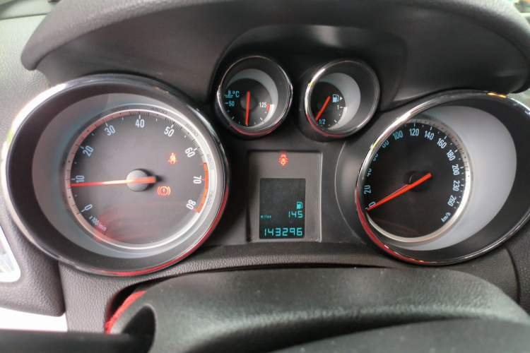 Used Buick Encore 2013 1.4T Manual Two-Wheel Drive Entry Model Instrument Cluster