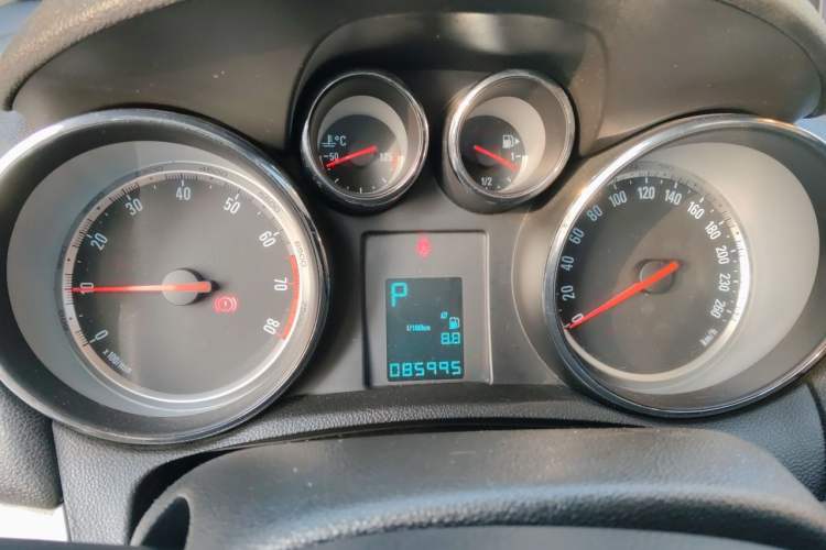 Used Buick Encore 2013 1.4T Automatic Two-Wheel Drive Elite Model Instrument Cluster