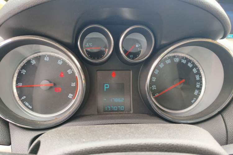 Used Buick Encore 2013 1.4T Automatic Two-Wheel Drive Leading Model Instrument Cluster