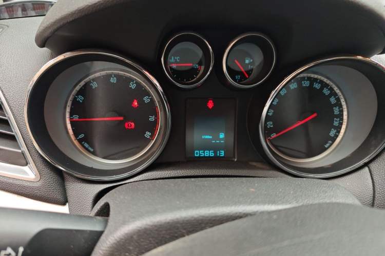 Used Buick Encore 2013 1.4T Manual Two-Wheel Drive Entry Model Instrument Cluster